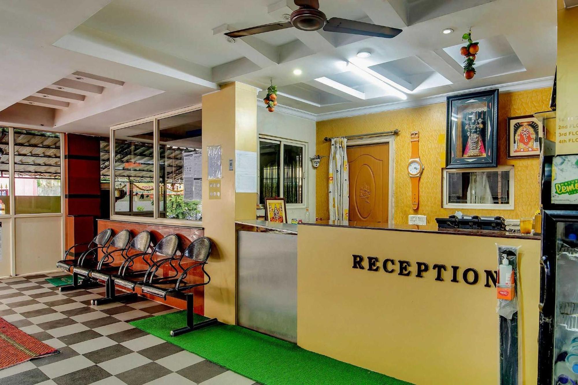 Spot On Sgs Residency Hotell Visakhapatnam Exteriör bild